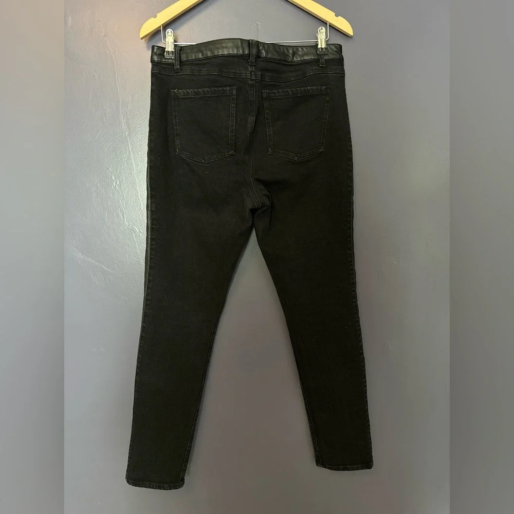 ECRU The Los Feliz Stretch Faux Leather Accent Skinny Jeans EUC Size 30